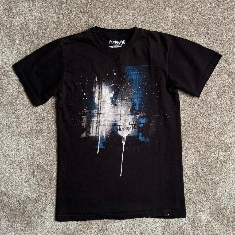 Y2K HURLEY "SPRAYPAINT" GRAPHIC TEE‎